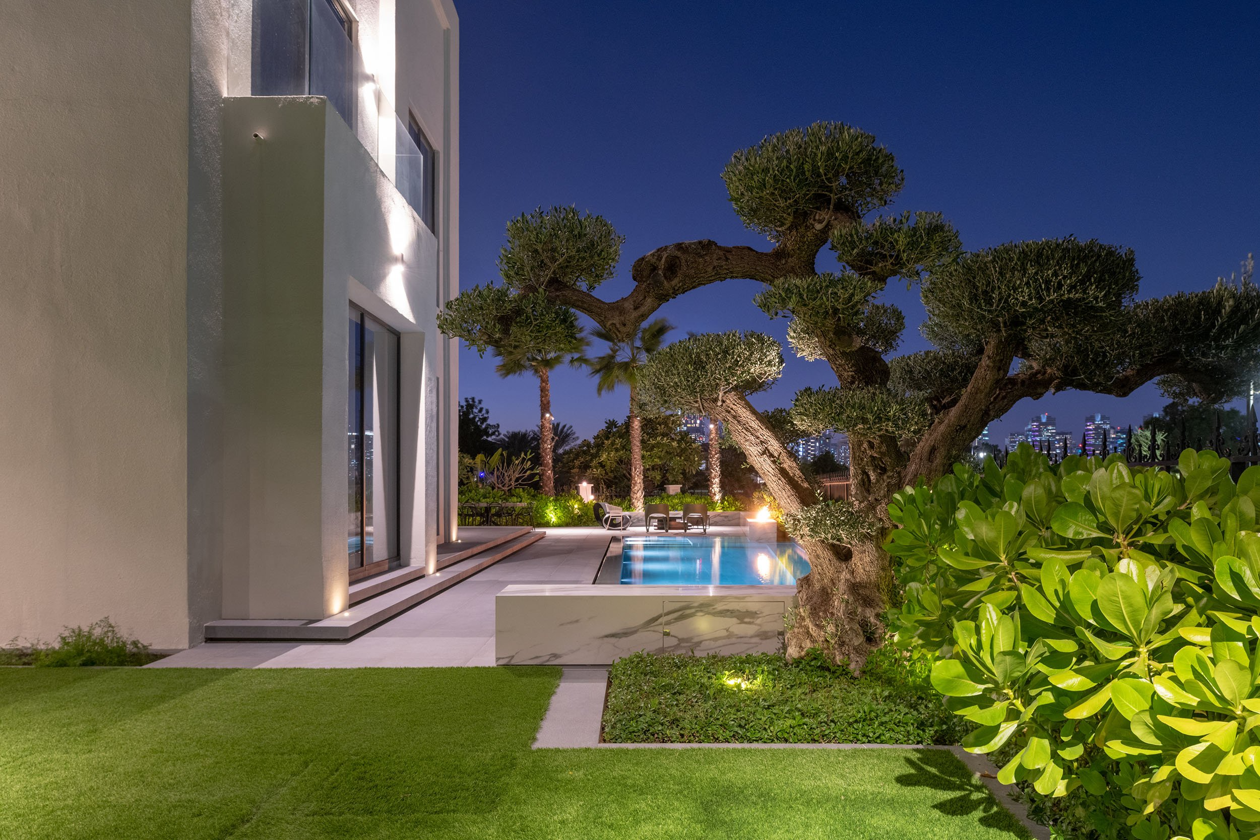 What Luxury Homebuyers Look For In Outdoor Lighting